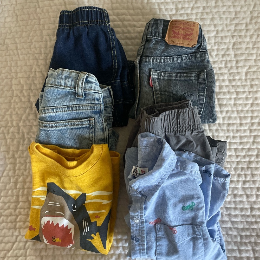 TODDLER BOYS SIZE 3T SHORTS AND T SHIRT BUNDLE